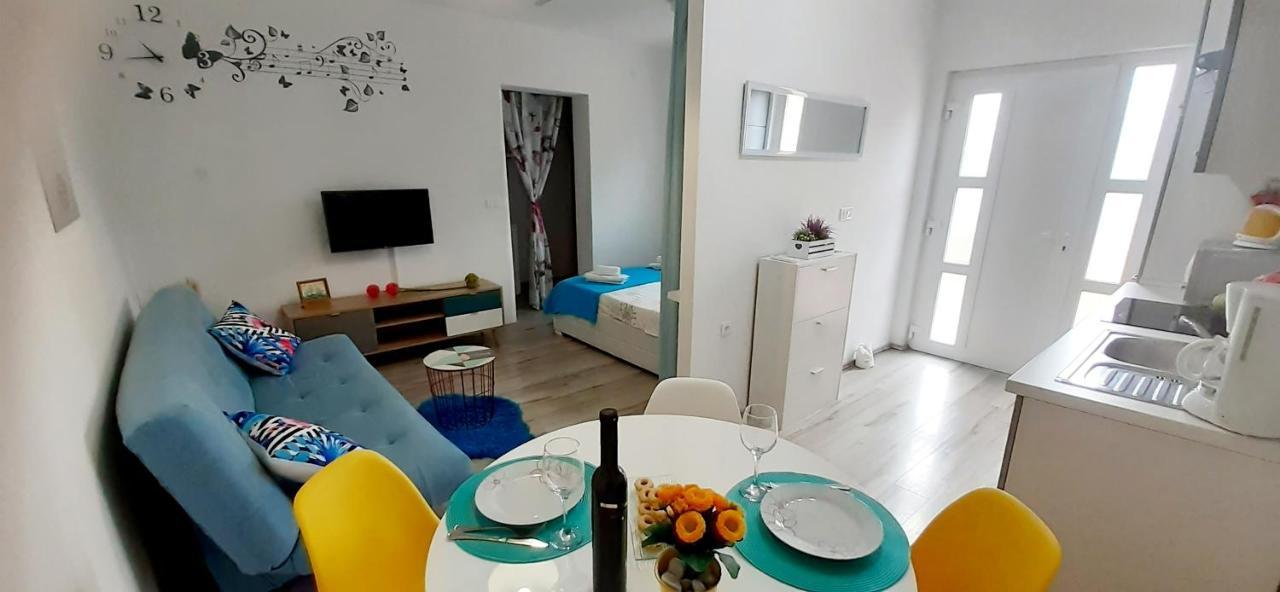 Lennida Studio Apartman Kavran Exterior foto