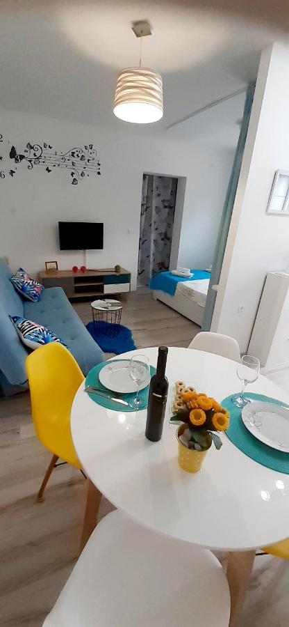 Lennida Studio Apartman Kavran Exterior foto