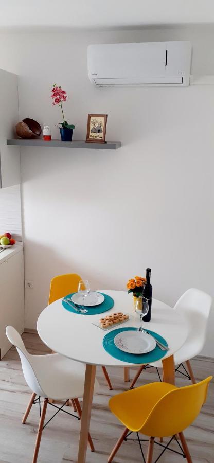 Lennida Studio Apartman Kavran Exterior foto