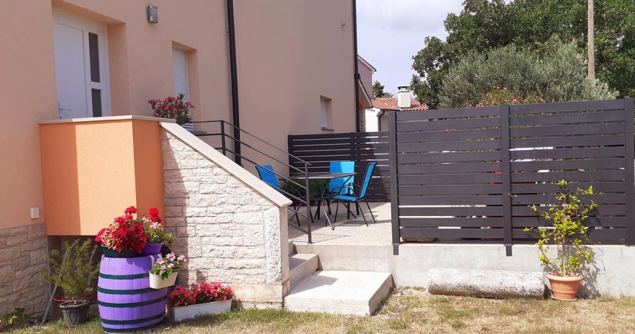 Lennida Studio Apartman Kavran Exterior foto