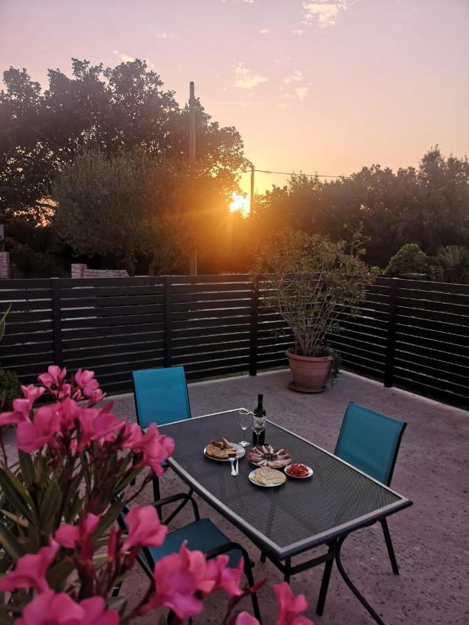 Lennida Studio Apartman Kavran Exterior foto